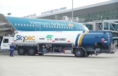 SKYPEC CHÍNH THỨC TRA NẠP NHIÊN LIỆU HÀNG KHÔNG BỀN VỮNG (SAF) CHO CÁC CHUYẾN BAY NỘI ĐỊA CỦA VIETNAM AIRLINES 