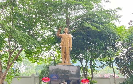 TRI ÂN VỊ LÃNH TỤ VĨ ĐẠI: SKYPEC DÂNG HƯƠNG NHÂN KỶ NIỆM 135 NĂM NGÀY SINH CHỦ TỊCH HỒ CHÍ MINH